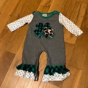 St Patrick’s day clover ruffle outfit 3-6m